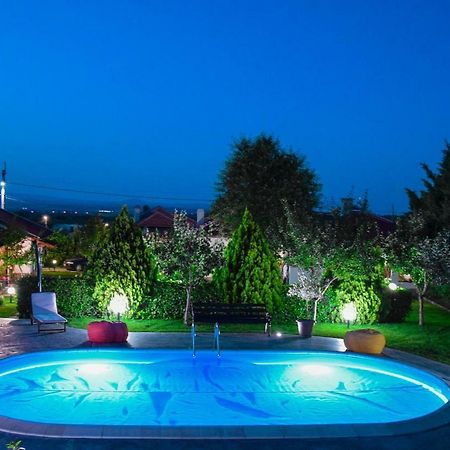 Guest House Raiski Kаt Mezek Bagian luar foto