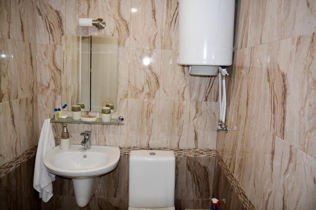 Guest House Raiski Kаt Mezek Bagian luar foto