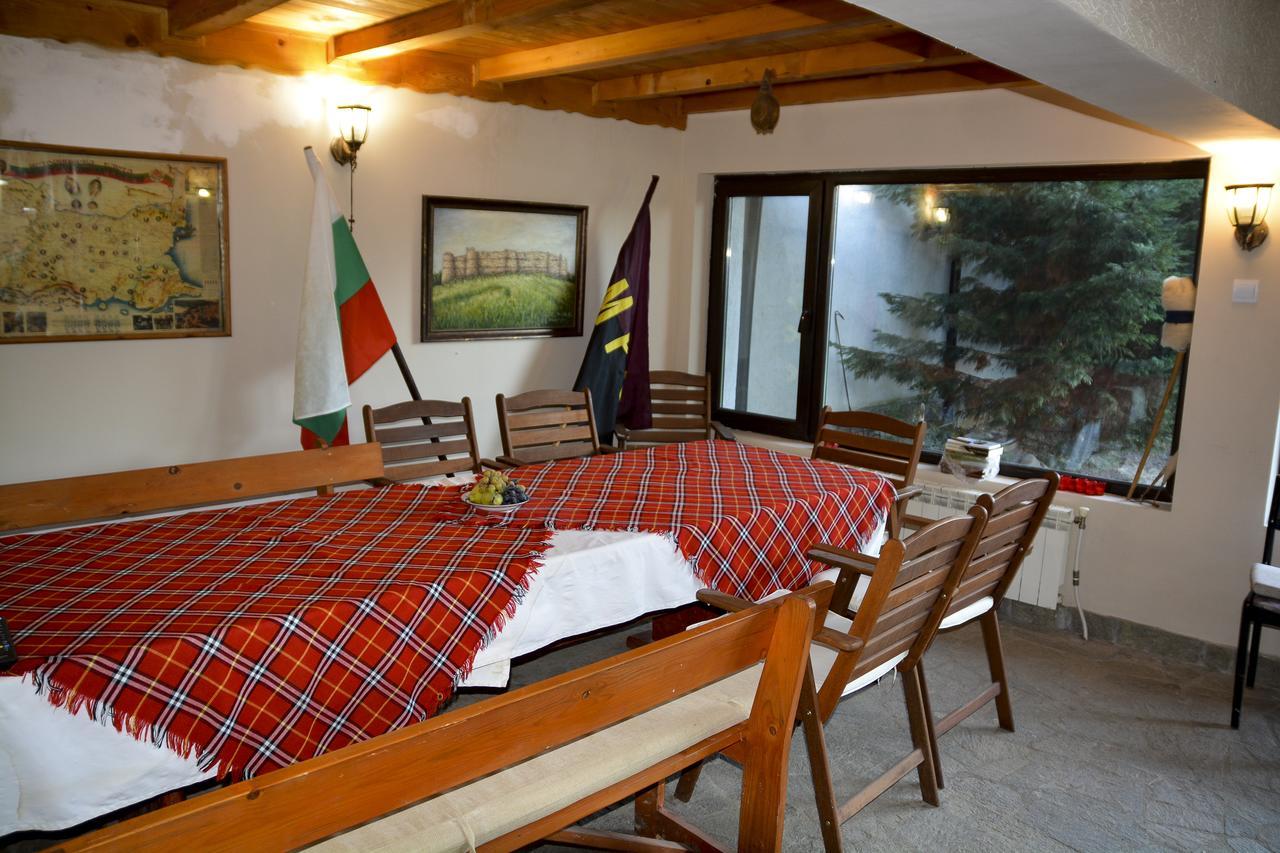 Guest House Raiski Kаt Mezek Bagian luar foto