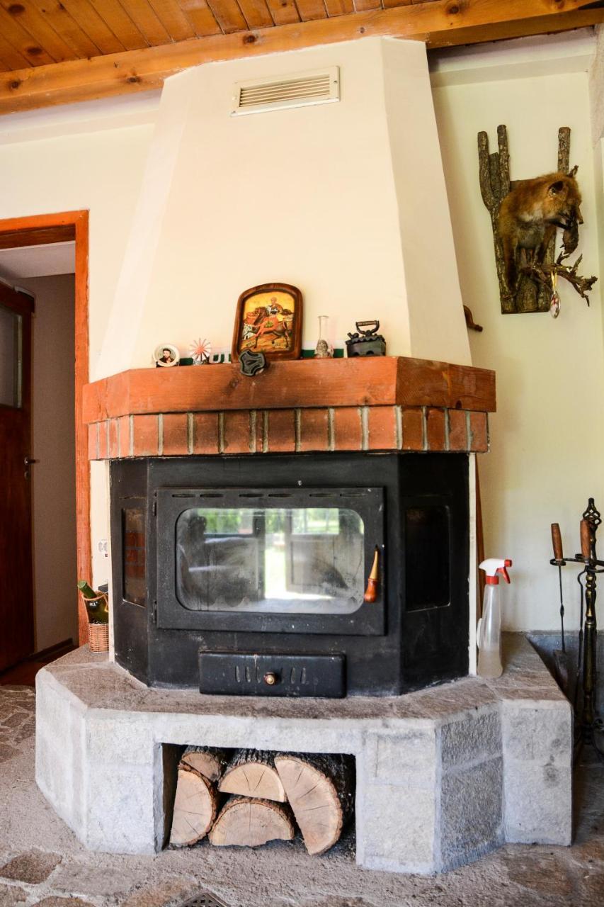 Guest House Raiski Kаt Mezek Bagian luar foto