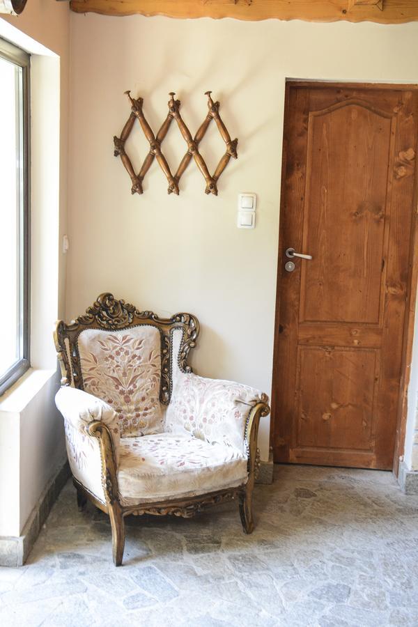 Guest House Raiski Kаt Mezek Bagian luar foto