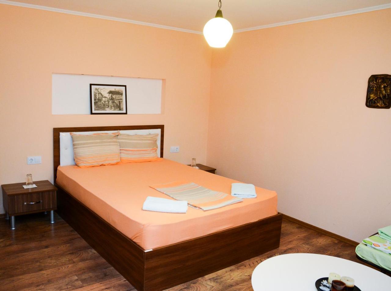 Guest House Raiski Kаt Mezek Bagian luar foto