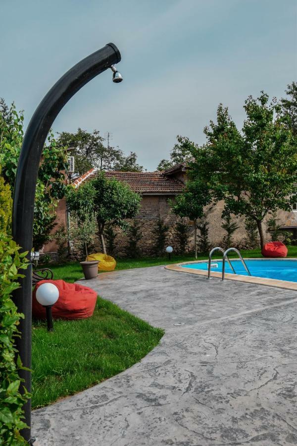 Guest House Raiski Kаt Mezek Bagian luar foto