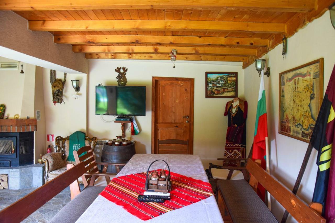 Guest House Raiski Kаt Mezek Bagian luar foto