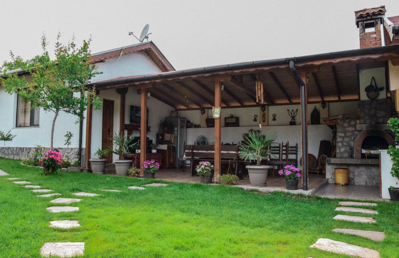 Guest House Raiski Kаt Mezek Bagian luar foto