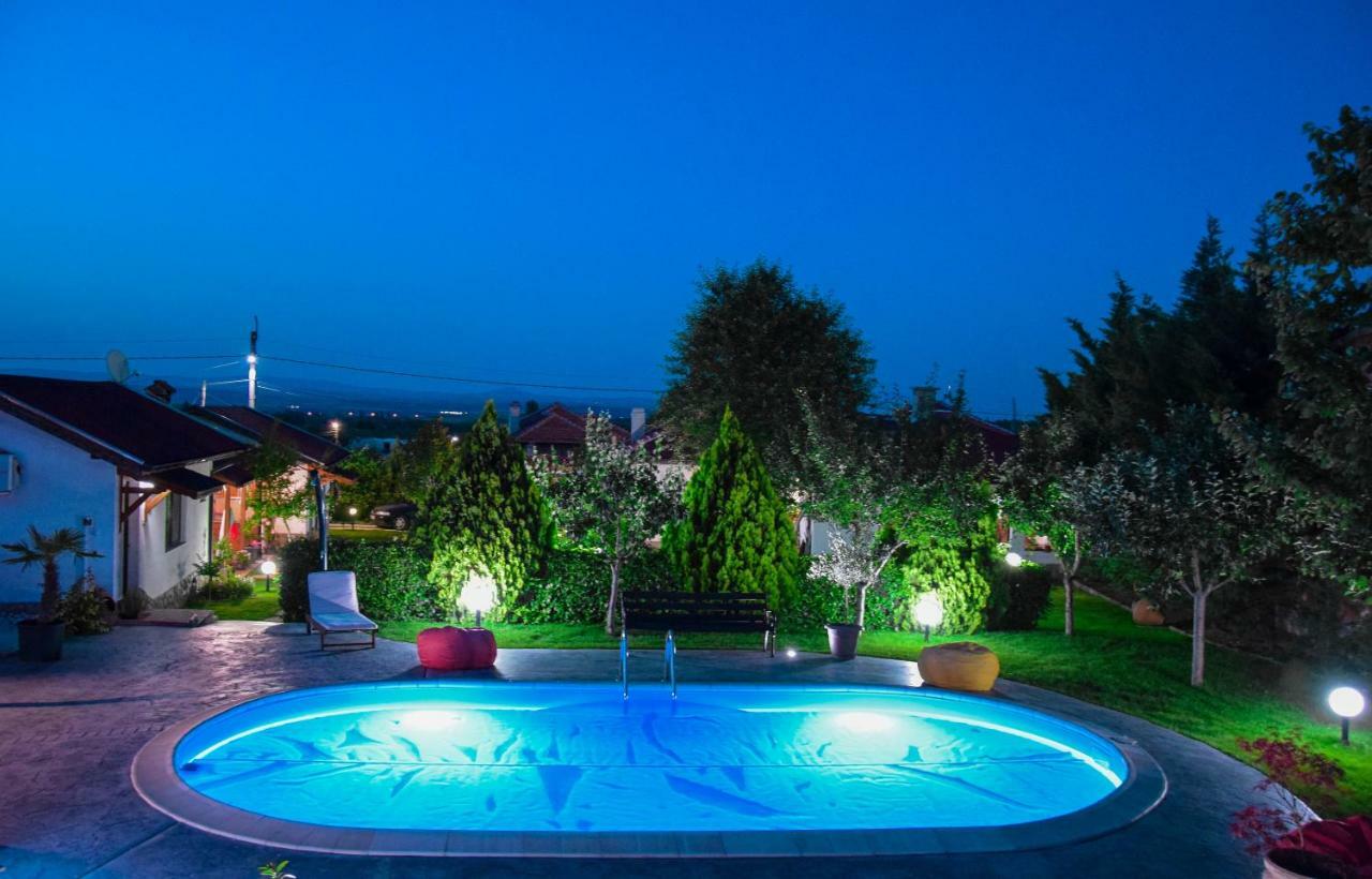 Guest House Raiski Kаt Mezek Bagian luar foto